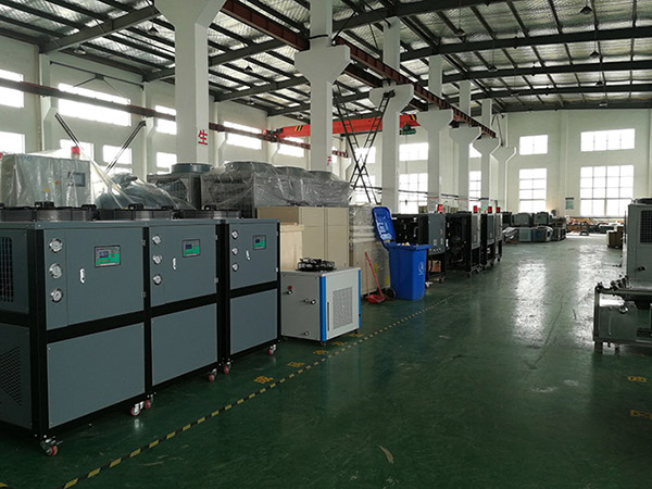 冷水機生產(chǎn)部車間一角